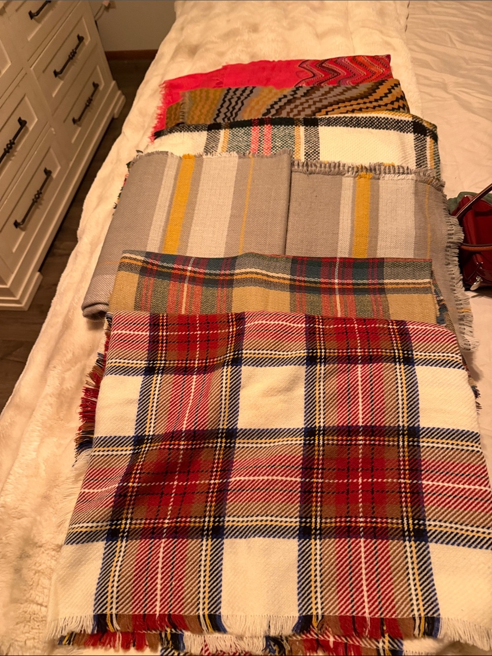 Scarf lot, 3 blanket scarf, to normal